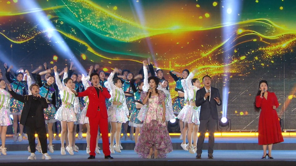 十五运会倒计时一周年主题歌曲《我携山海等你来》现场版视频