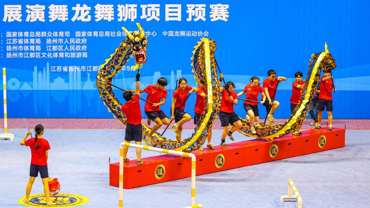 龙狮舞动全运赛道