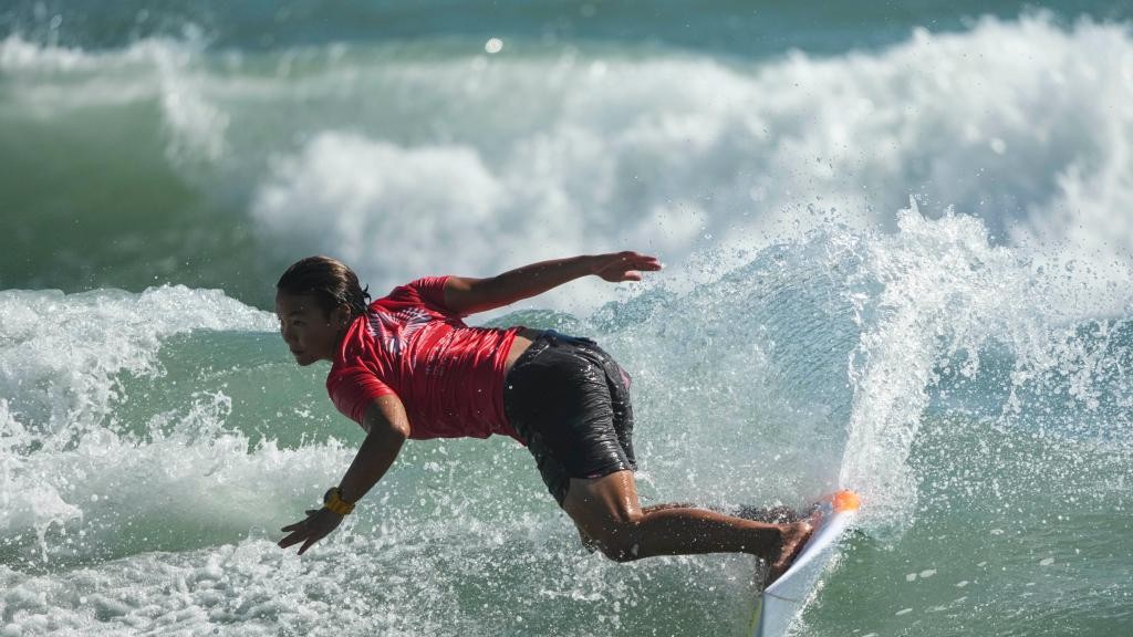 全运会冲浪 四川队杨思琪夺得女子短板冠军