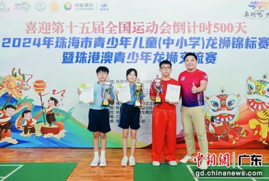 香港参赛队员获奖合影。陆绍龙 摄 香港参赛队员获奖合影。陆绍龙 摄
