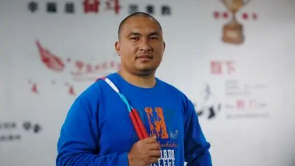 唯一非运动员火炬手，为何是他？