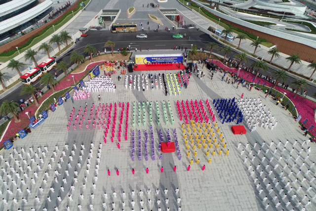 第五届海峡两岸暨港澳地区健身气功交流比赛大会在珠海开幕。