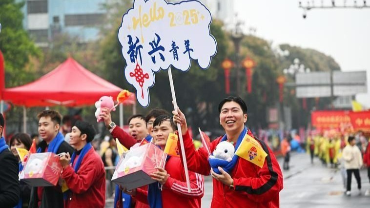 “喜洋洋”“乐融融”、街舞少年、棒球小将都来了，“+体育”让慈善万人行活力四射