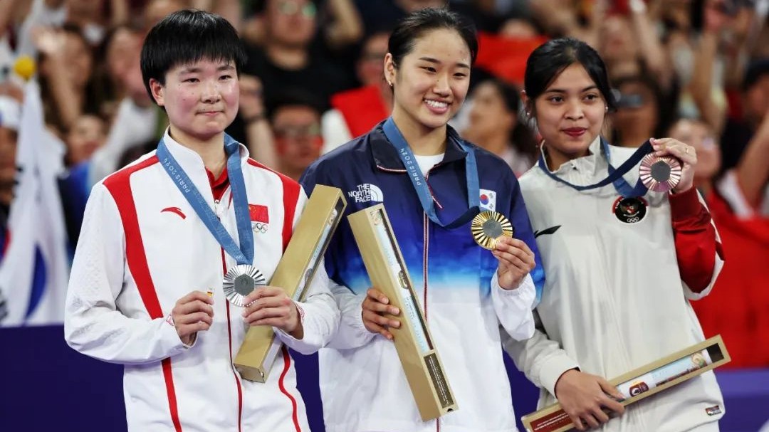 颁奖台上一个举动，中国姑娘获怒赞！