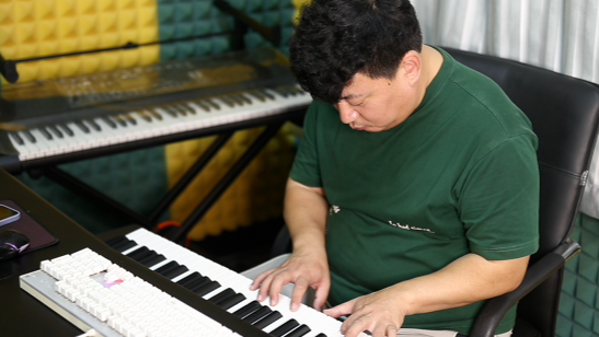 向光前行：他用音符点亮心中的火炬