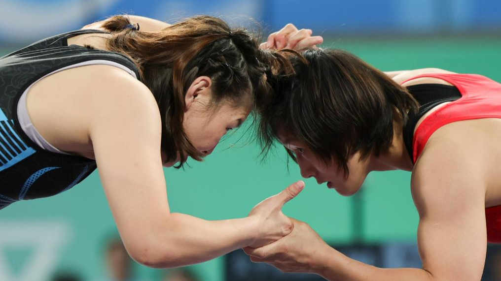 全运会摔跤女子自由式62公斤级决赛：吉林队张骐夺冠