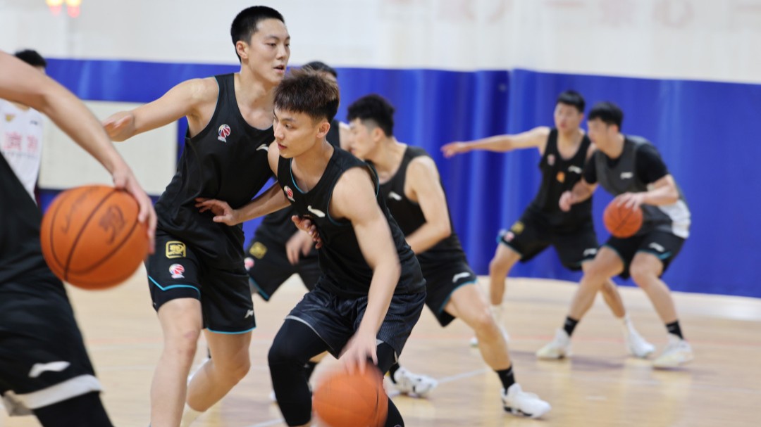 男篮成年组资格赛火热进行，广东队全面备战