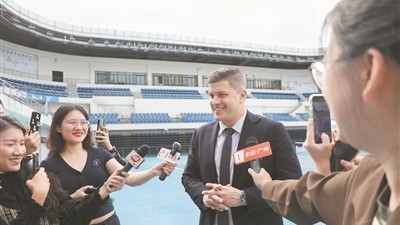 国际奥委会委员吉尤塔到访广州，结识功夫明星，祝福十五运会