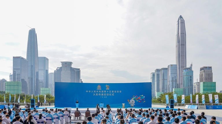十五运会火炬传递启动仪式在深圳举行 黄坤明高志丹孟凡利出席