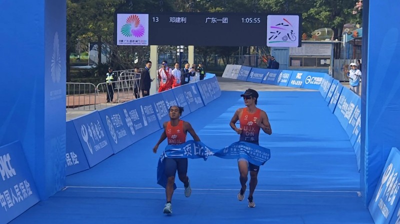 我国首个残疾人铁人三项比赛，广东队摘首金！