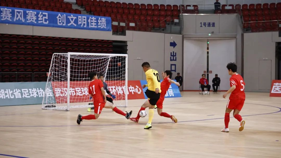 十五运会群众足球预赛老将组开球