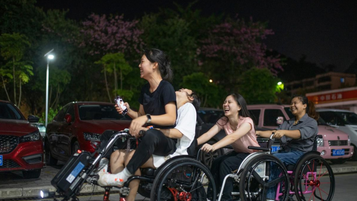 成为一束光，全盲女孩的“铁人”之路