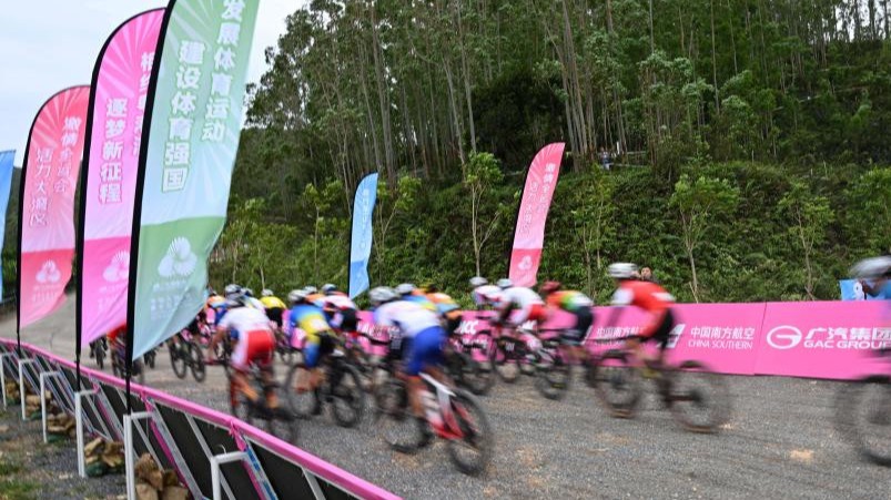 全运会山地自行车——男子越野赛决赛：云南队包揽前三名