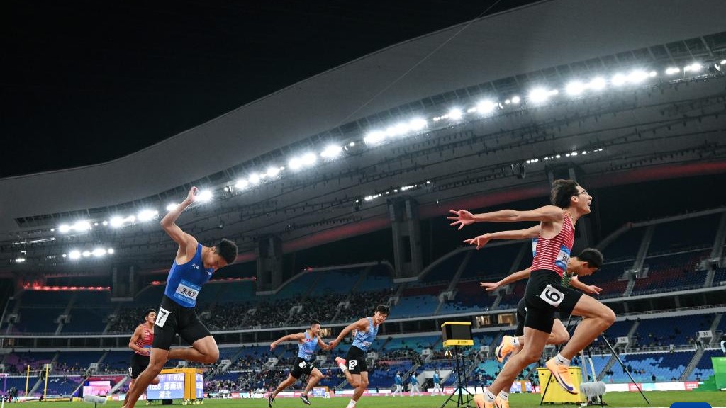 0.02秒，徐卓一惊险夺冠！破纪录，刘焕华举重若轻！