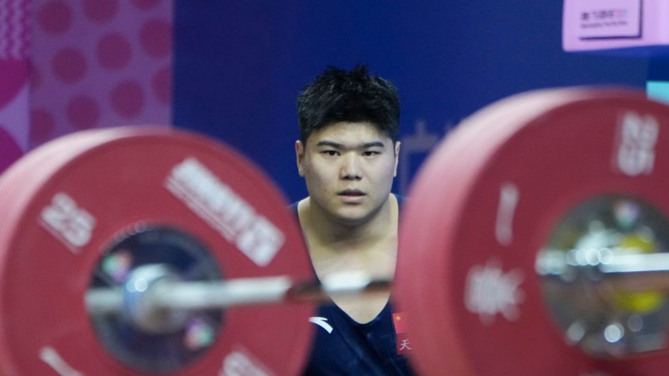 刘焕华夺得举重男子102公斤级冠军