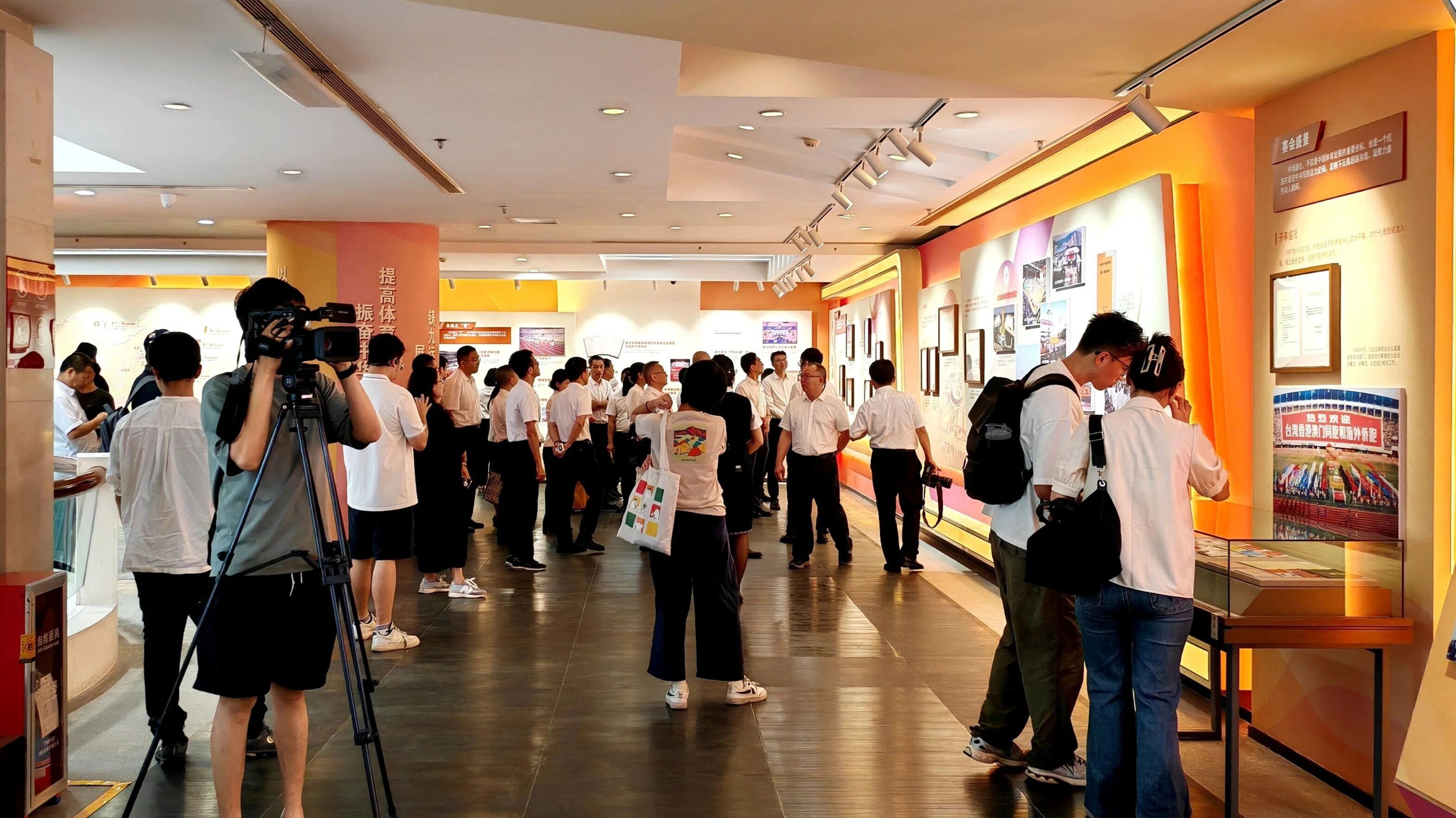 “传承·创新·共融——全运会主题档案文献展”在广东省档案馆开幕