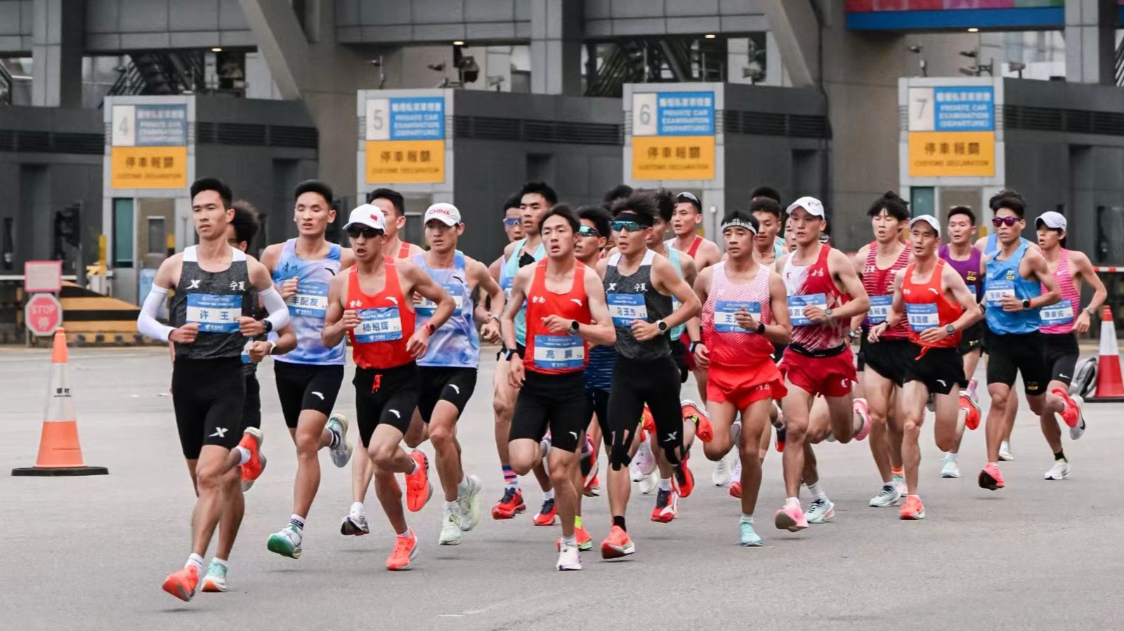 全运会史上首个跨境马拉松开赛！深港携手演绎“速度与融合”