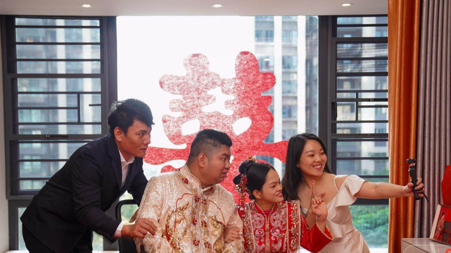 年初我是他们的伴娘，年末我们重逢在赛场