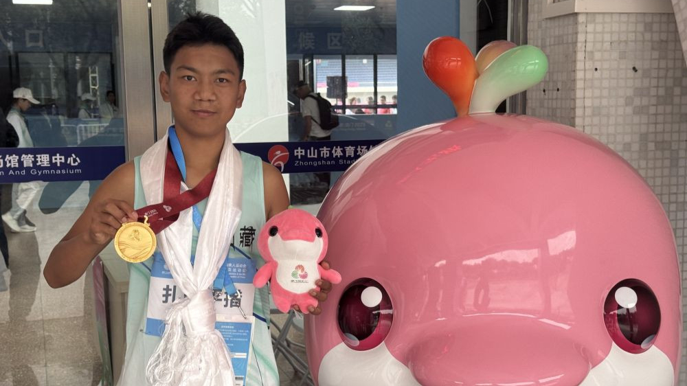 领奖台上的哈达 从高原飘来